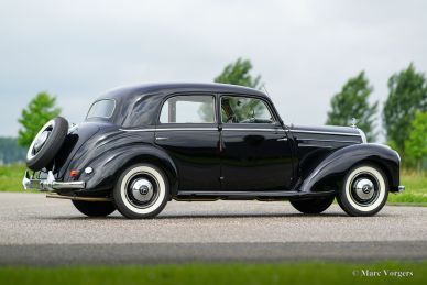 Mercedes-Benz 220 limousine, 1952