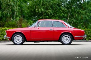 Alfa-Romeo-GTV-2000-Red-Rouge-Rot-Rood-02.jpg