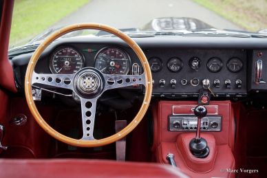 Jaguar E-type 4.2 Litre S1 FHC, 1965