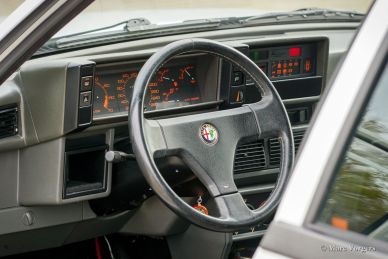 Alfa Romeo 75 2.0 Twin Spark, 1988
