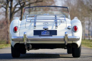 MG MGA Twin-Cam roadster, 1958