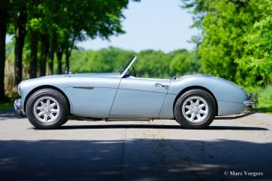 Austin-Healey-100-6-Six-1958-Ice-Blue-Metallic-02.jpg