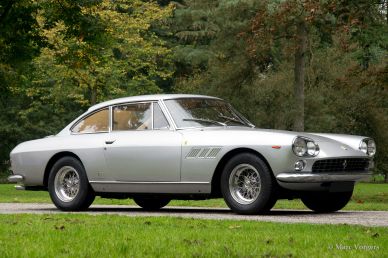 Ferrari 330 GT 2+2 series 1, 1964