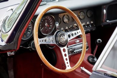 Jaguar E-type 4.2 Litre S1 FHC, 1965