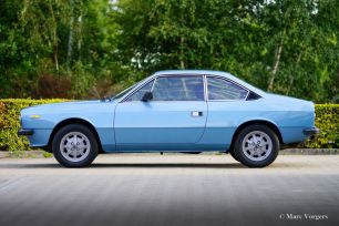 Lancia-Beta-1600-coupe-1979-Azzuro-Metallic-400-Blue-Bleu-Blau-02.jpg