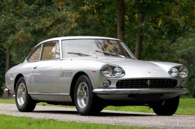 Ferrari 330 GT 2+2 series 1, 1964