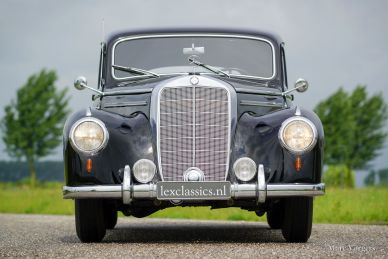 Mercedes-Benz 220 limousine, 1952