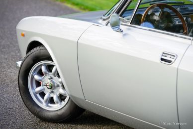 Alfa Romeo Giulia 2000 GTV, 1974