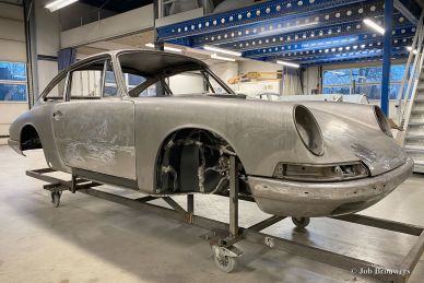 Porsche 911 2.0 SWB 1968 body restoration
