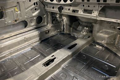 Porsche 911 2.0 SWB 1968 body restoration